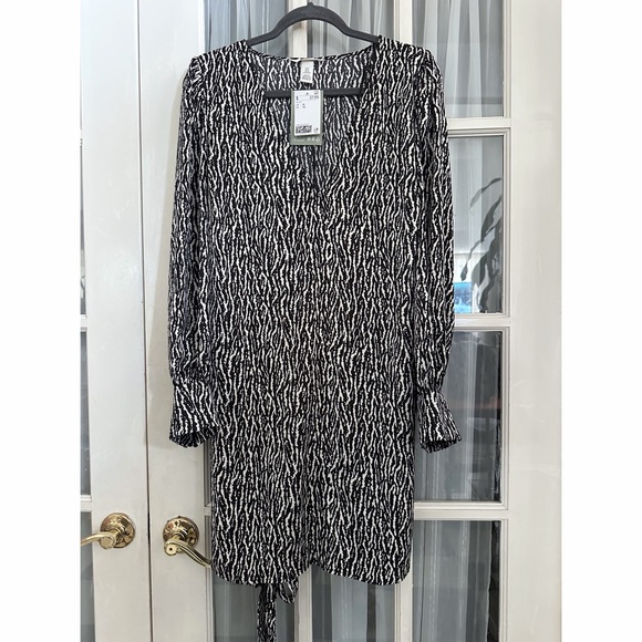 Black and White Patterned Women's Dress - Picture 2 of 5